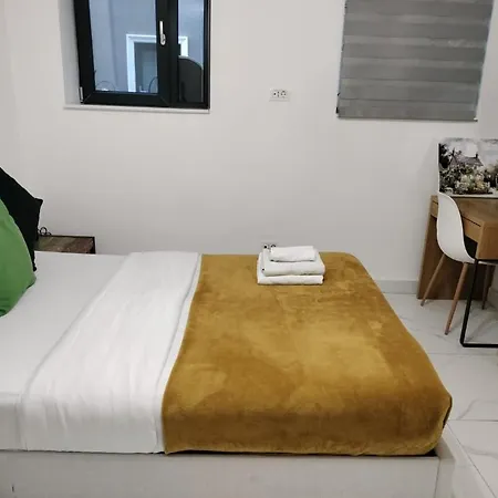 Lower-ground With Two Separate Bedrooms Near The Center דירה בוקרשט