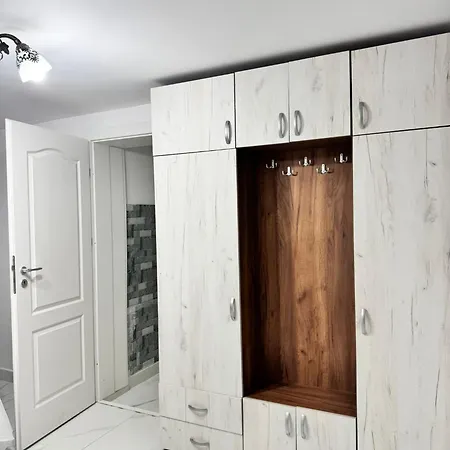 דירה Lower-ground With Two Separate Bedrooms Near The Center