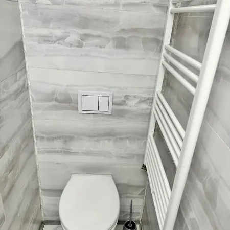 Διαμέρισμα Lower-ground With Two Separate Bedrooms Near The Center Βουκουρέστι