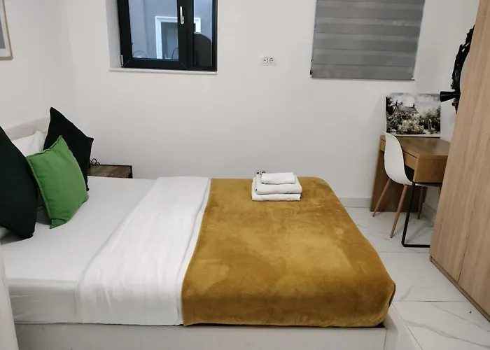 Lower-ground With Two Separate Bedrooms Near The Center Appartement Bucarest
