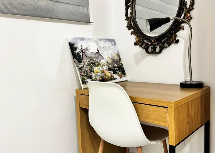 Lower-ground With Two Separate Bedrooms Near The Center