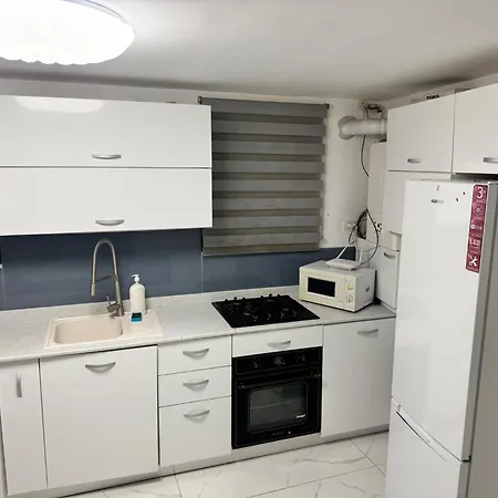 Apartman Lower-ground With Two Separate Bedrooms Near The Center