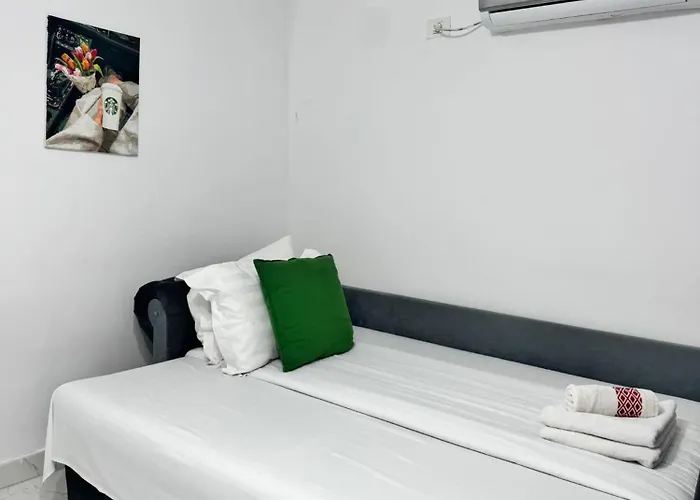 Apartman Lower-ground With Two Separate Bedrooms Near The Center *