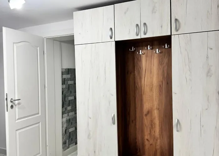 Apartman Lower-ground With Two Separate Bedrooms Near The Center