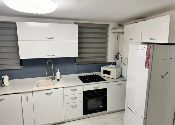 Apartament Lower-ground With Two Separate Bedrooms Near The Center