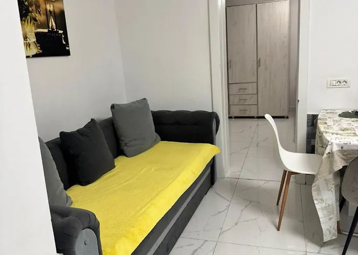Lower-ground With Two Separate Bedrooms Near The Center * Bukareszt