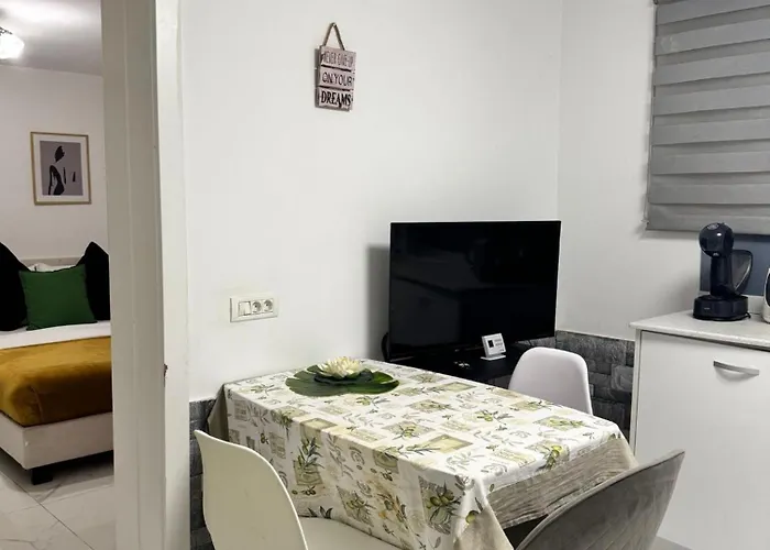 Apartman Lower-ground With Two Separate Bedrooms Near The Center Bukarest