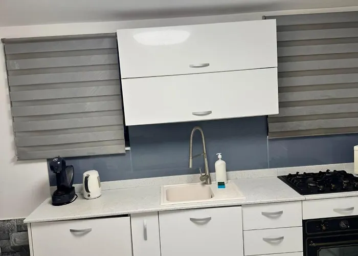 Apartman Lower-ground With Two Separate Bedrooms Near The Center *