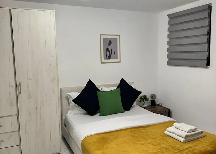 Lower-ground With Two Separate Bedrooms Near The Center * Bucarest